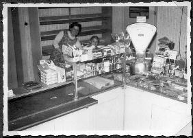 Laden 1961 - Bei Klick: Vergrerung in einem neuen Fenster